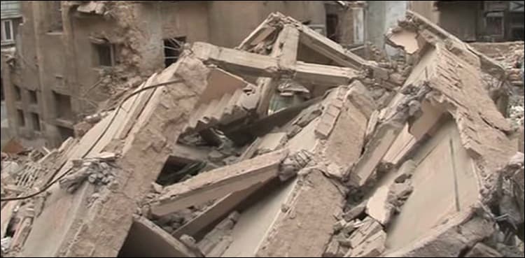 Karachi: Building collapses in Ramswami, mother and son injured