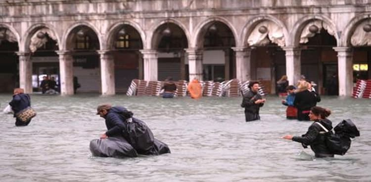 Death toll rises to nine as storms hammer Italy