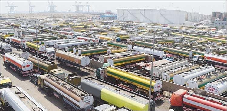 Karachi: Dumper, oil tanker owners block Motorway M-9 Link Road