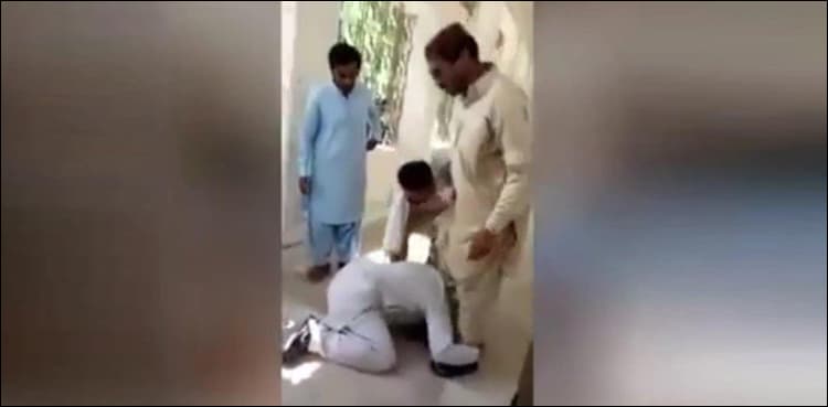 Clerk humiliates man who came to collect daughter's admit card in Matiari college