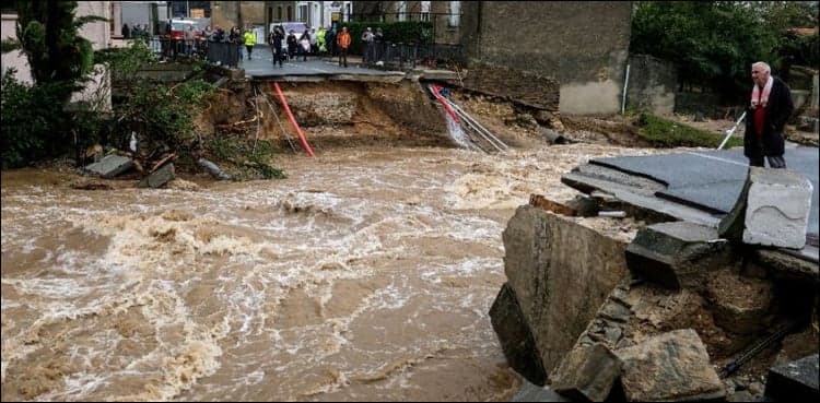 13 dead as flooding hits southwestern France