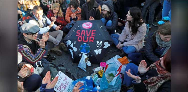 London bridges blocked by environment protest, 70 arrested