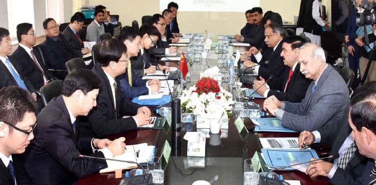 Pakistan, China agree to improve cooperation in railways  