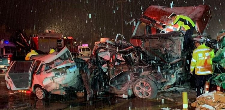 15 killed as truck hits 31-car lineup in China