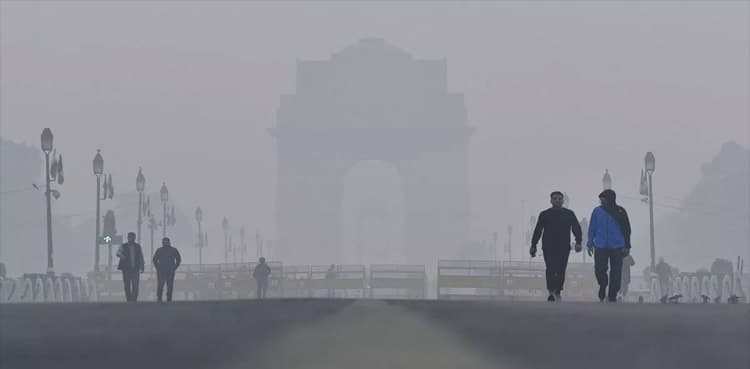 Indian capital under cloud of smog as pollution level jumps