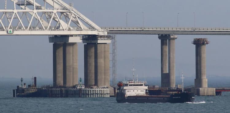 European politicians call for new sanctions on Russia over Ukraine