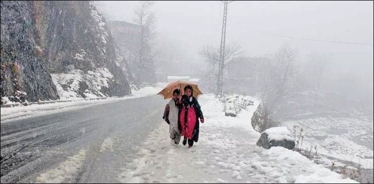 Pearls of snow from sky covers Kaghan Valley, other Northern Areas