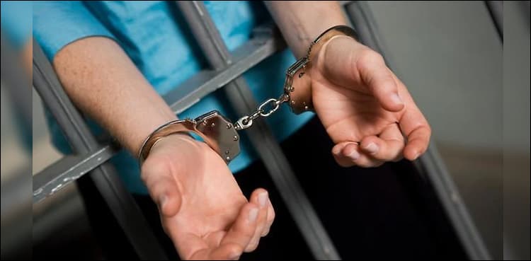Karachi police arrest two ‘educated’ robbers