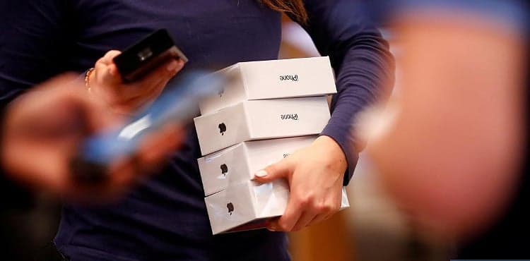 Apple to pull some iPhones as Qualcomm extends global wins