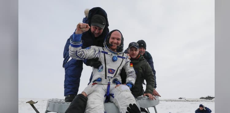 Astronauts return safely to Earth from Space Station