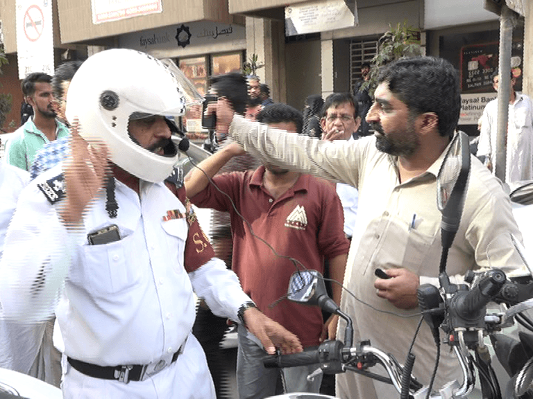 Karachi traffic police unique action against wrong parking.
