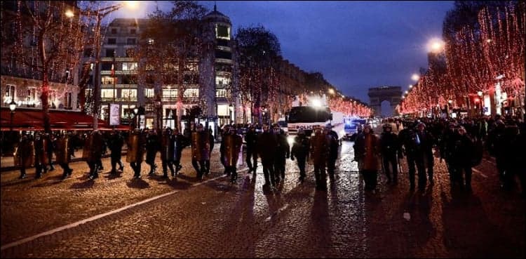 12,000 police on duty in Paris as 'yellow vests' call protests