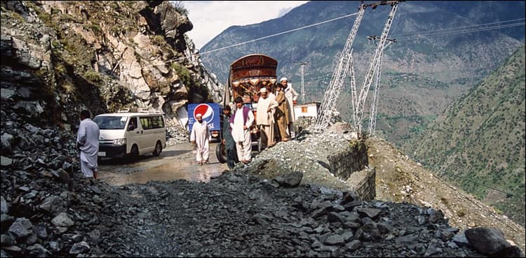 Karakoram Highway opened for traffic after removal of blockages: ISPR