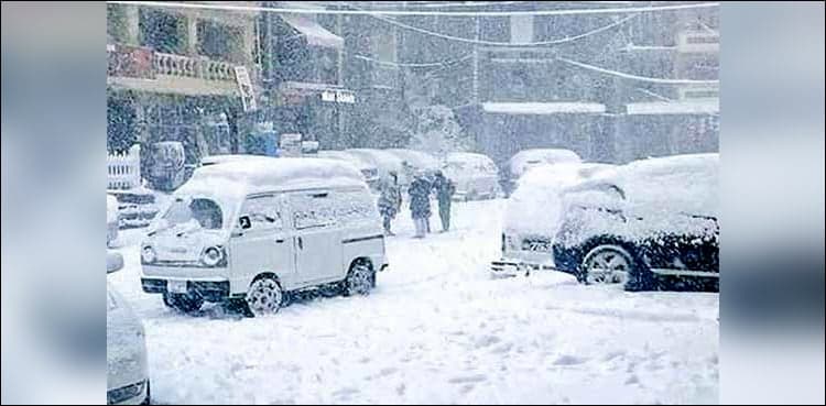 Snowfall adds to chill in Skardu, other northern areas