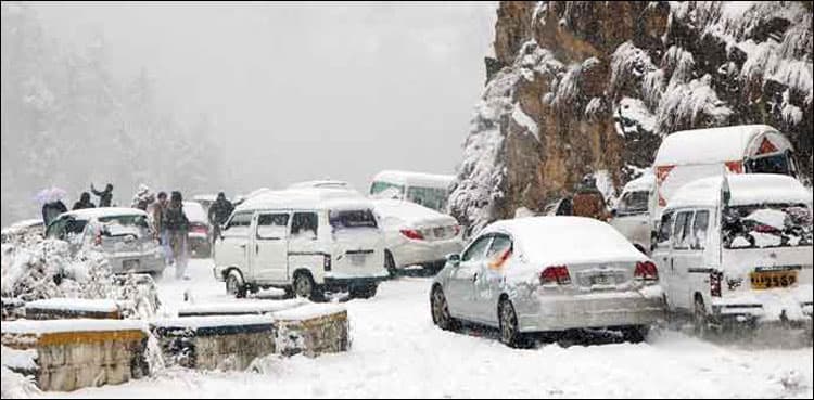 Army, PAF rescue stranded tourists in Nathia Gali