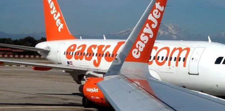 EasyJet to axe up to 30% of staff