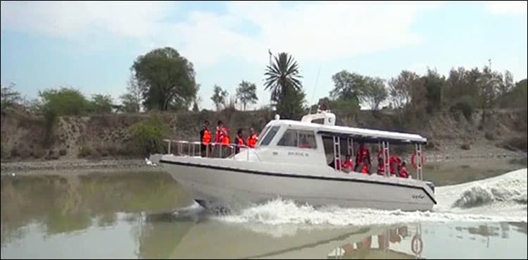 Govt decides to end ferry service on River Indus