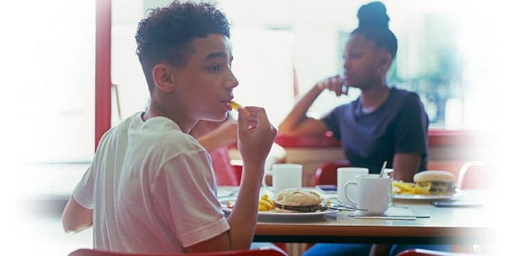 Law forces manufacturers to put warning labels on junk food
