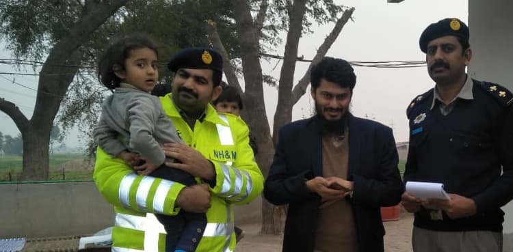 Motorway police reunites stranded girl with father