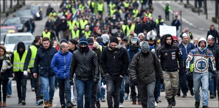 Bill targeting 'yellow vest' 'hooligans' ignites French freedom debate