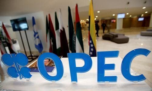 Opec oil production falls as Saudi Arabia slashes output