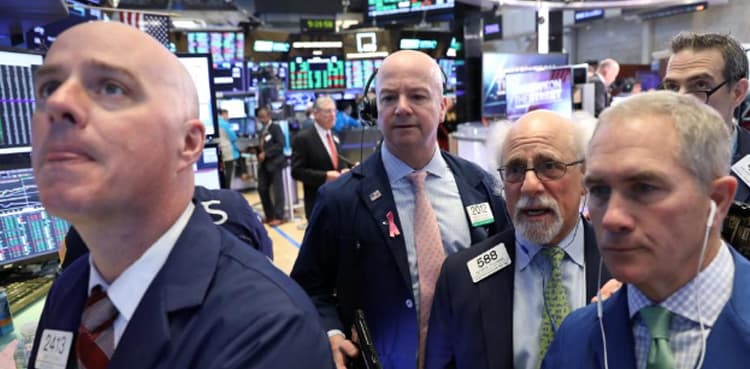 Economic data, healthcare shares pressure Wall Street