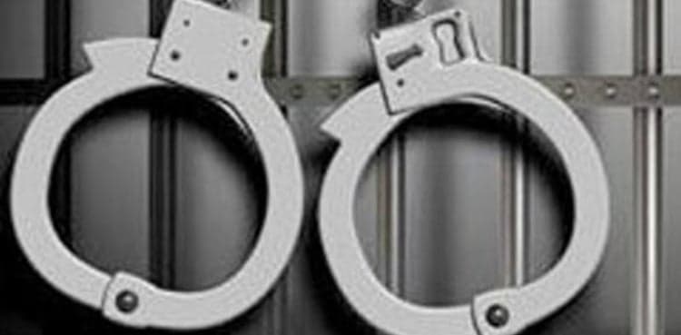Woman held for facilitating robbery at her home