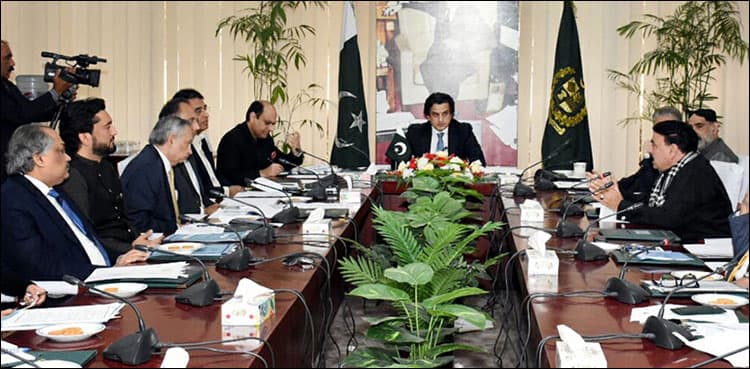 Khusro Bakhtiar reviews progress on CPEC projects