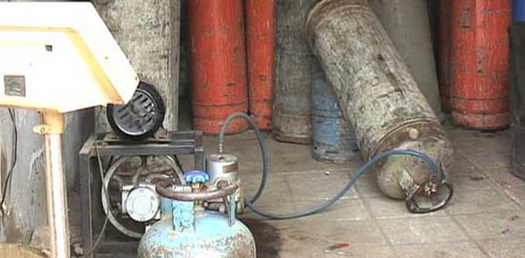 Sindh govt to crackdown on decanting LPG cylinders