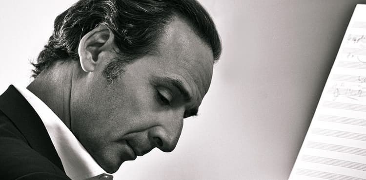 Star Hollywood composer sets personal loss to music