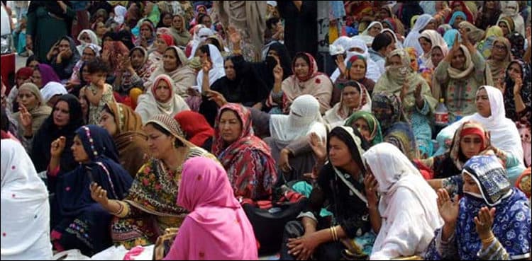 LHWs' sit-in continues outside Punjab Assembly