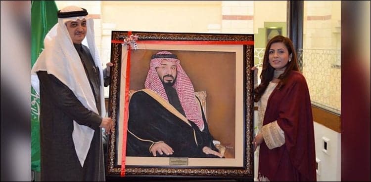 Artist Rabia Zakir presents Crown Prince Salman's portrait to Saudi envoy