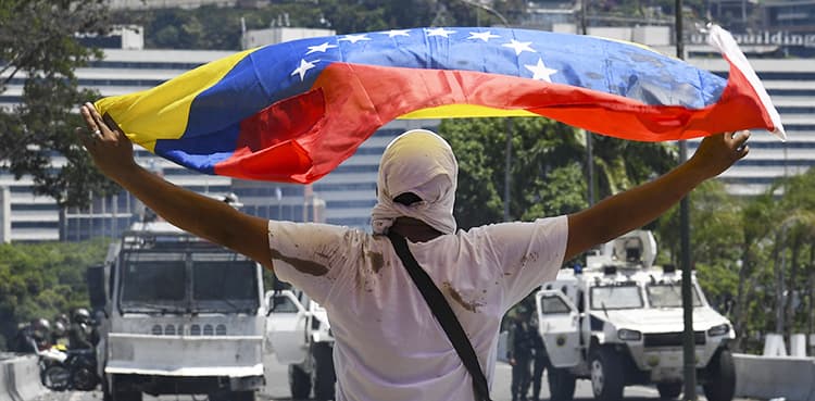 Rioting breaks out in Venezuela amid 'attempted coup'