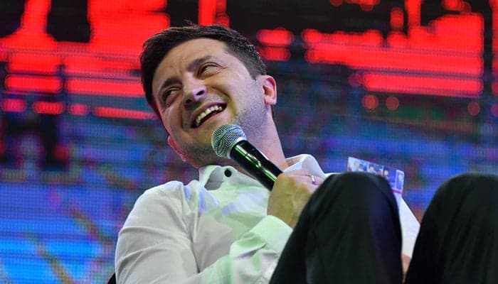 Comedian takes early lead in Ukraine presidential vote