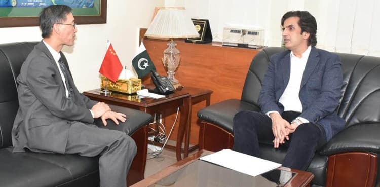 Pakistan, China agree to continue momentum on CPEC