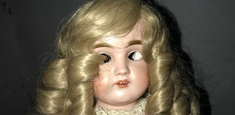 WATCH: 'Haunted' doll scares ghost busters with creepy act
