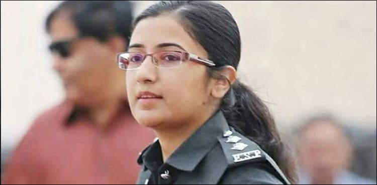 Police claims busted gang of four car lifters' in Karachi