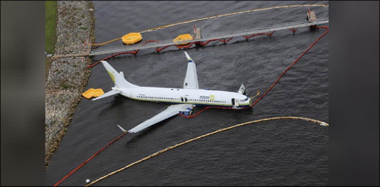 Probe begins after Boeing 737 slides off runway into Florida river