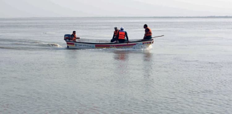 14 drown as boat capsizes in Indus River