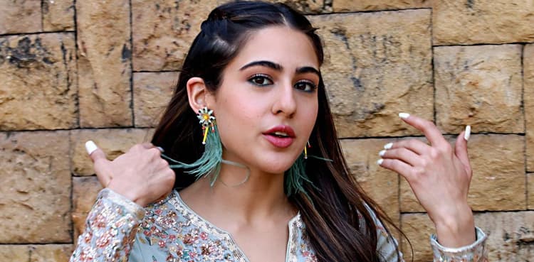 This guy's comment on Sara Ali Khan's family picture will leave you in splits