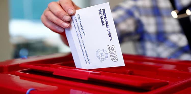 Europeans vote, with EU future in balance