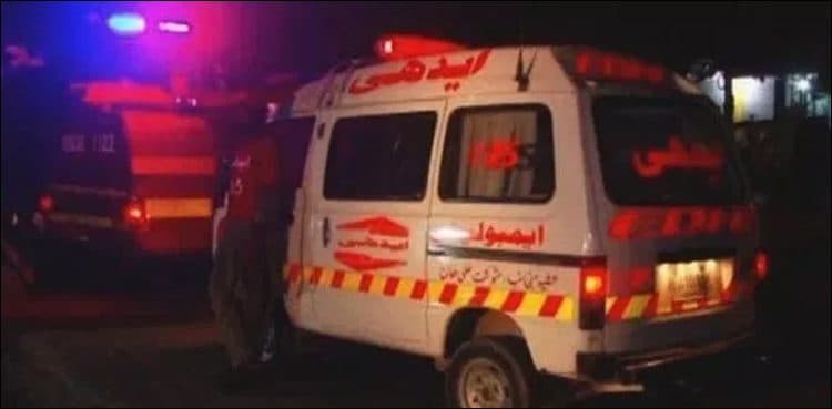Workers' rescue trapped under collapsed roof of Landhi factory underway