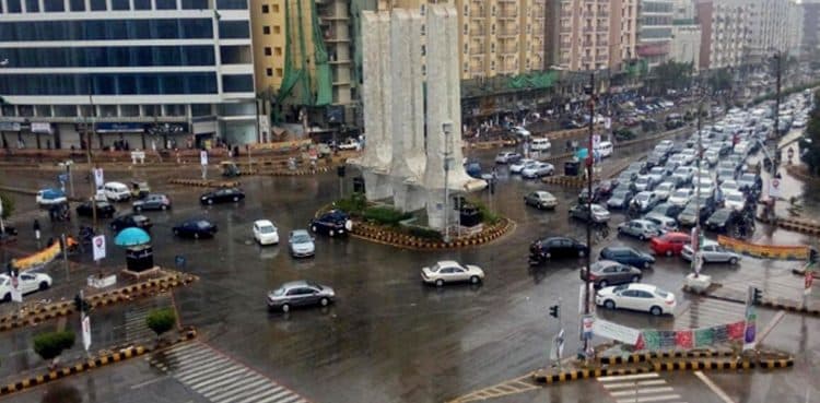 Drizzling turns weather pleasant in Karachi