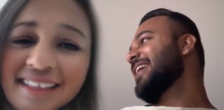 Meme maker uses Snapchat's gender-swapping filter to recreate Bollywood songs and the results are hilarious!
