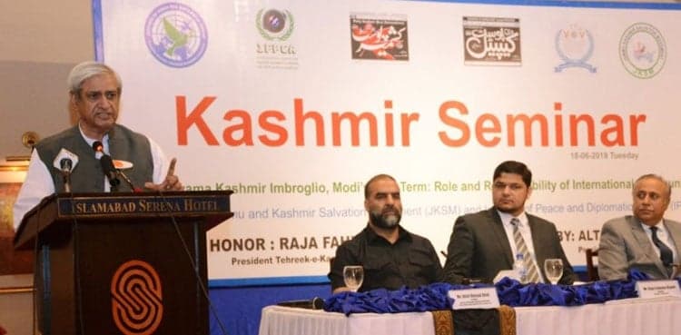 Kashmir Committee Chairman Fakhar Imam meets visiting Hurriyat leaders