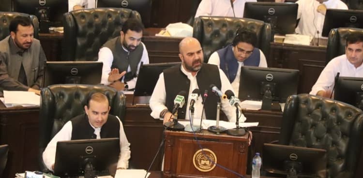 KP govt unveils Rs900b budget for fiscal year 2019-20