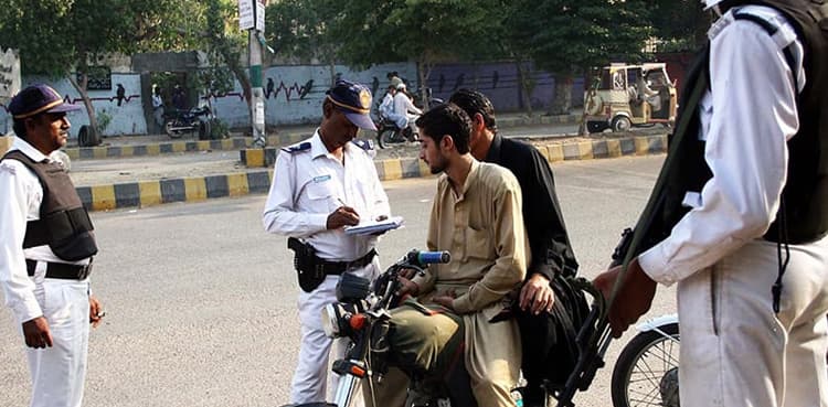 Karachi traffic cops rewarded for highest number of challans