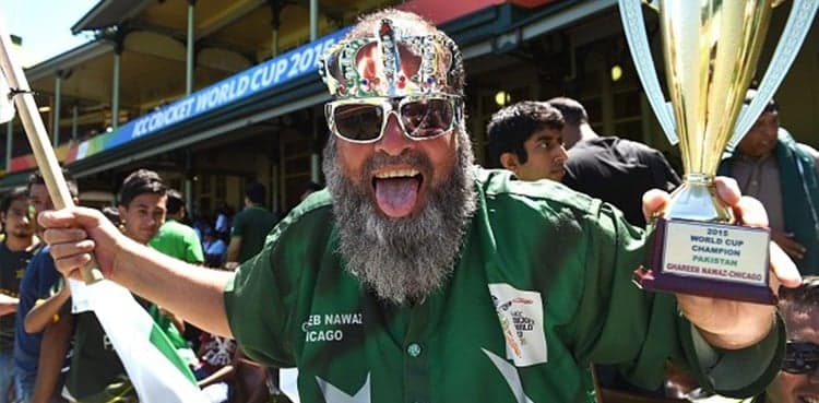 Dhoni assures fan of free Pak vs Ind match ticket