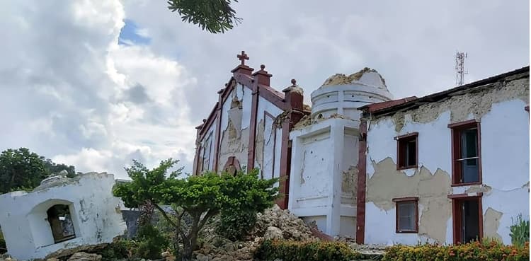 Eight killed as quakes hit far northern Philippines