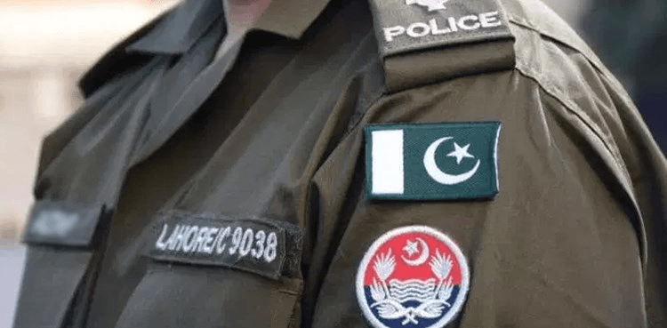 Suspected robber who looted citizen at gunpoint turns out to be cop